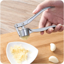 Stainless Steel Garlic Press & Ginger Crusher – Handheld Multifunction Kitchen Tool